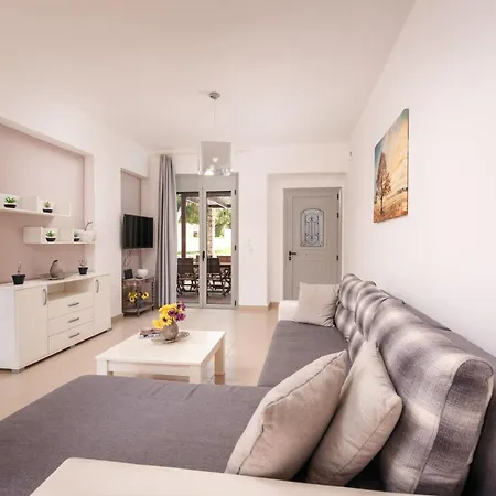 Apartment Urania Luxury With Pool View -loutra